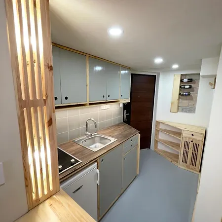 Appartement Lavender Circus Hand Drawn *