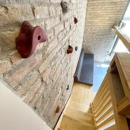 Lavender Circus Hand Drawn Appartement *