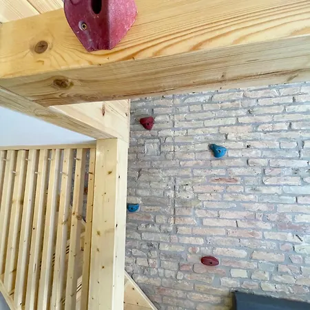 Lavender Circus Hand Drawn Appartement Budapest