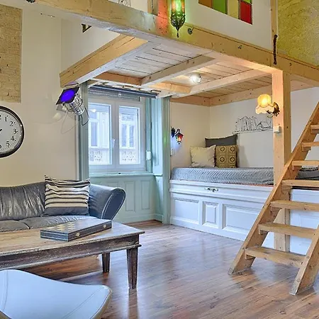 Lavender Circus Hand Drawn Appartement