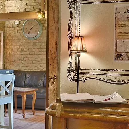 Appartement Lavender Circus Hand Drawn *