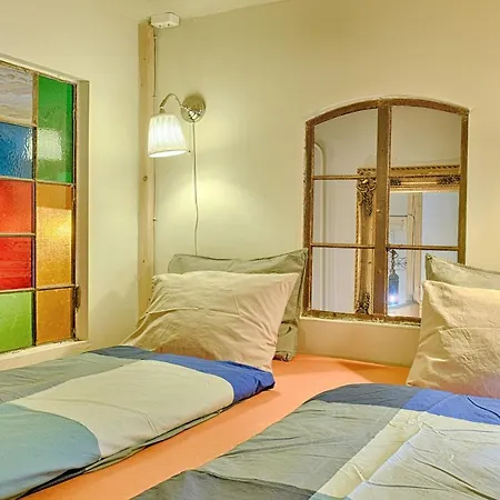 Appartement Lavender Circus Hand Drawn