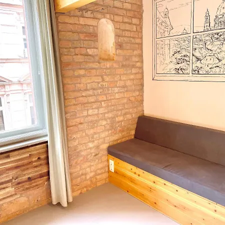 Lavender Circus Hand Drawn アパート