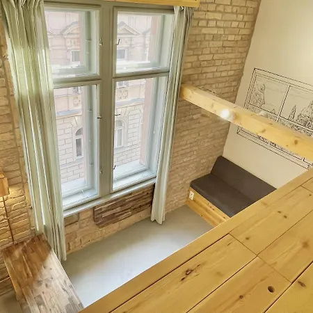 Lavender Circus Hand Drawn Appartement Boedapest