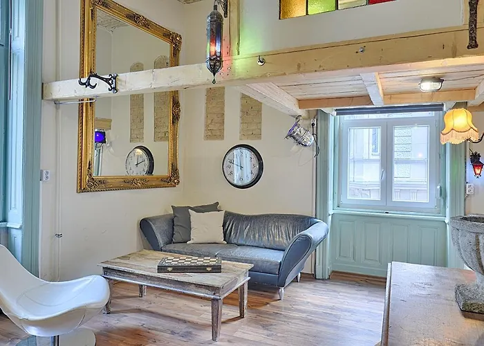 Lavender Circus Hand Drawn Appartamento Budapest