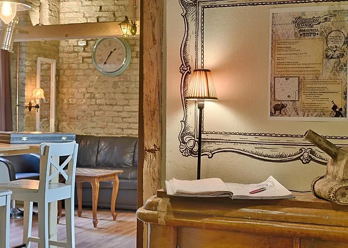 Appartamento Lavender Circus Hand Drawn *